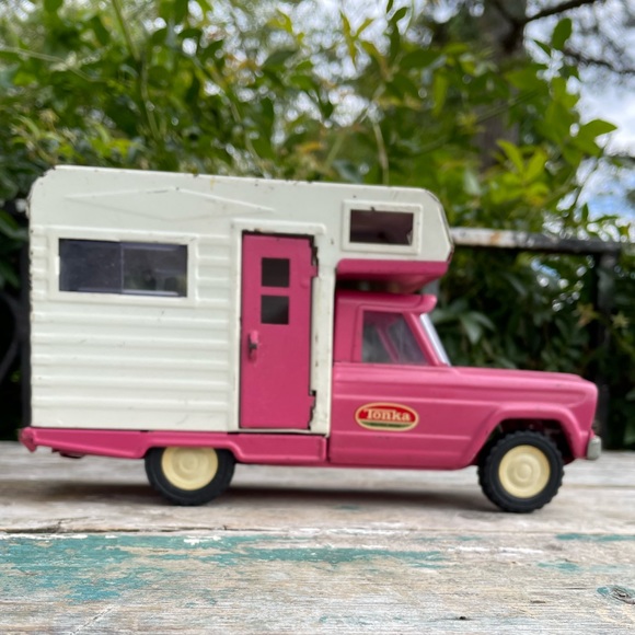 Vintage 1963-69 Tonka Toys Mini Pink Jeep Camper Truck - Picture 2 of 11